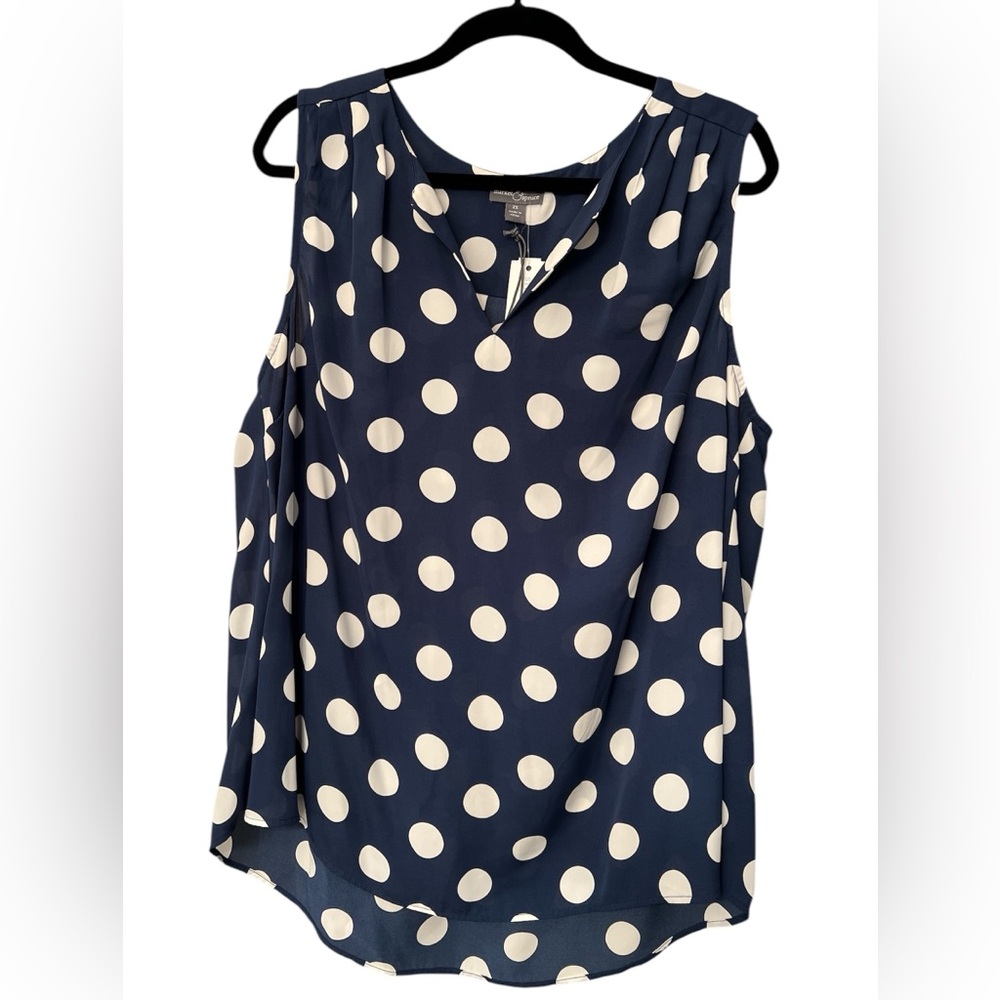 Market & Spruce 2X navy & white dot poly split neck tank, pleated shoulder
C